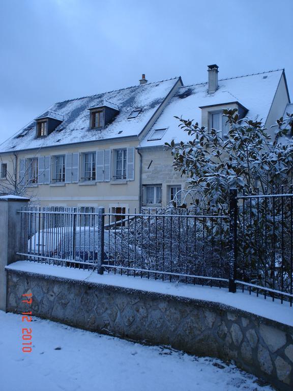 Chambres D'Hotes Sur La Courtine De Coucy Екстериор снимка