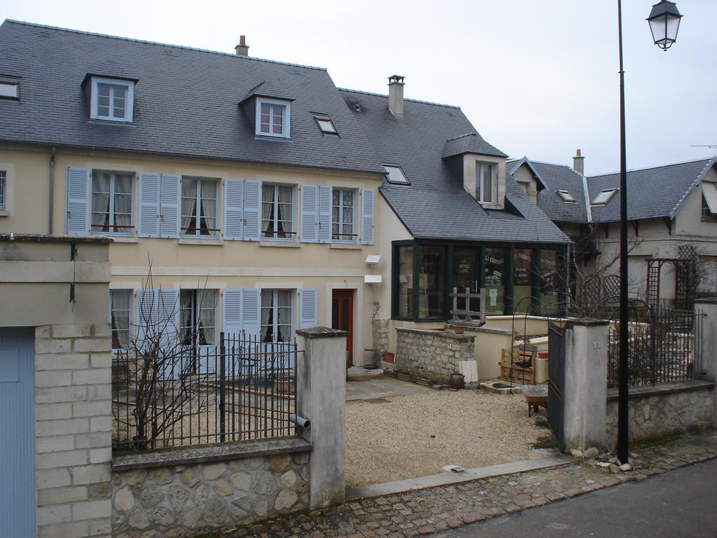 Chambres D'Hotes Sur La Courtine De Coucy Екстериор снимка