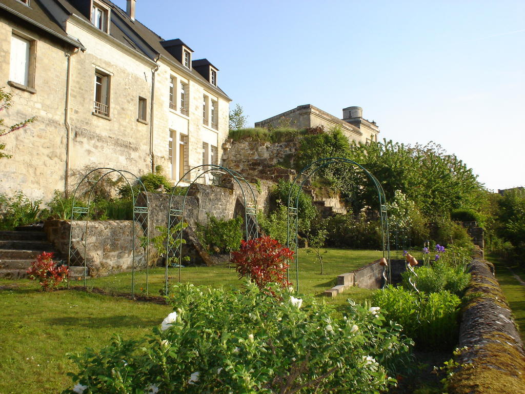 Chambres D'Hotes Sur La Courtine De Coucy Екстериор снимка